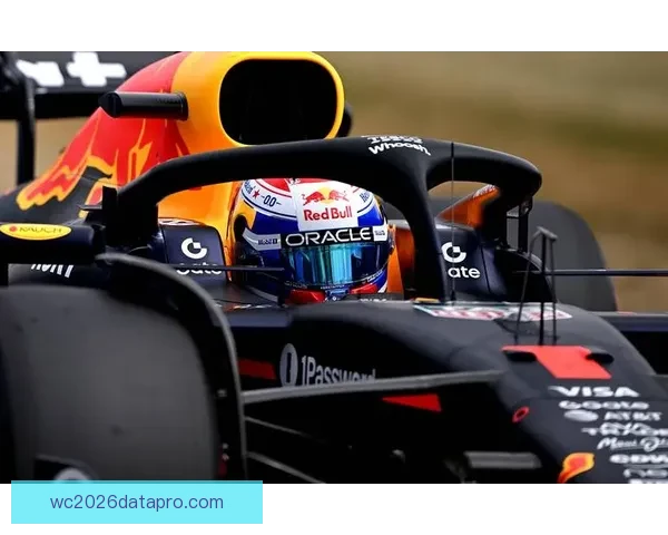 F1赛季最新动态：红牛车队强势领先，汉密尔顿与维斯塔潘激烈角逐